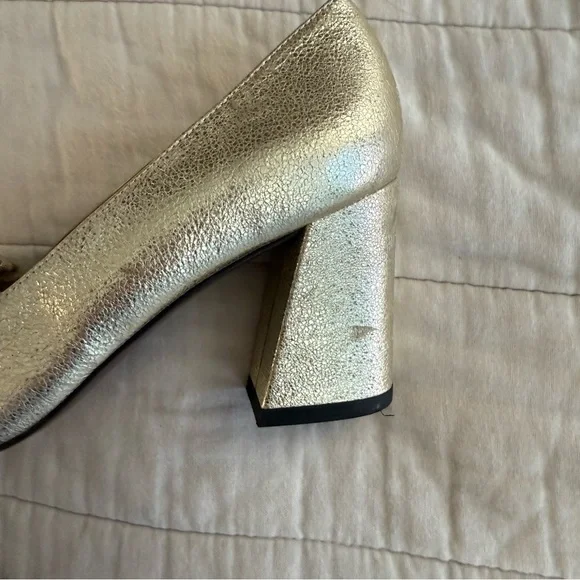 Stuart Weitzman Gold Textured Heels with Fringe Bow - Picture 4 of 6